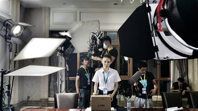 企業宣傳片拍攝中光線不足怎么辦？
